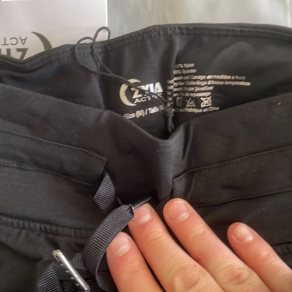 New in package with tags - Picture 2 of 3